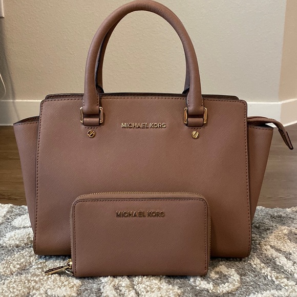 Michael Kors Handbags - Michael Kors Dusty Rose Mauve Pink Selma Crossbody with Strap & matching wallet